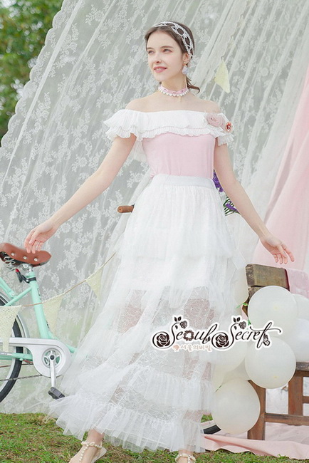 เสื้อหวานๆทรงเปิดไหล่เนื้อผ้ายืดสีชมพูอ่อนผ้ายืด