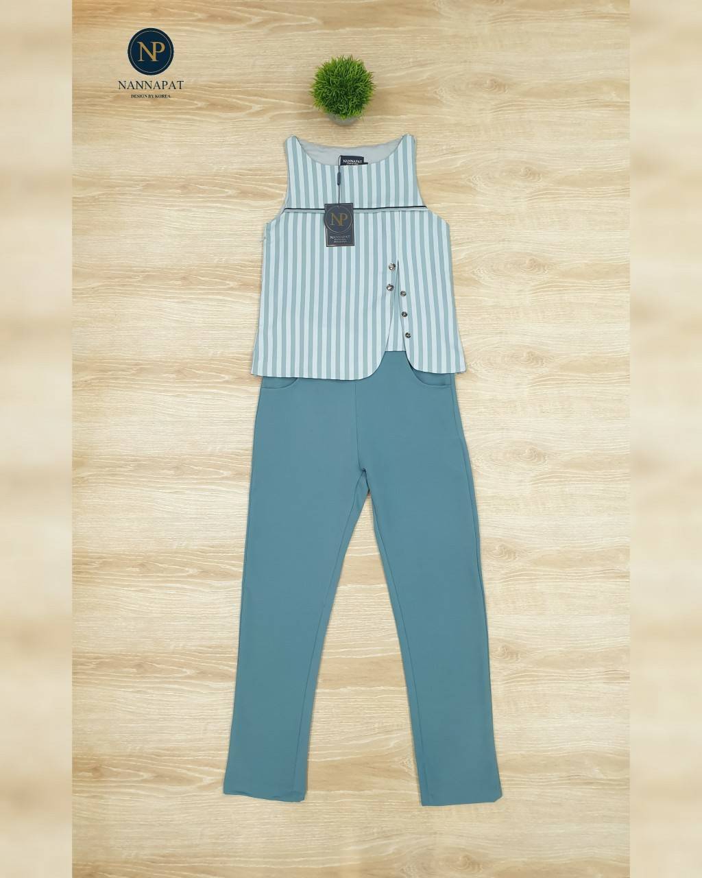 เสื้อเป็นซิปข้างกางเกงทรงสวย