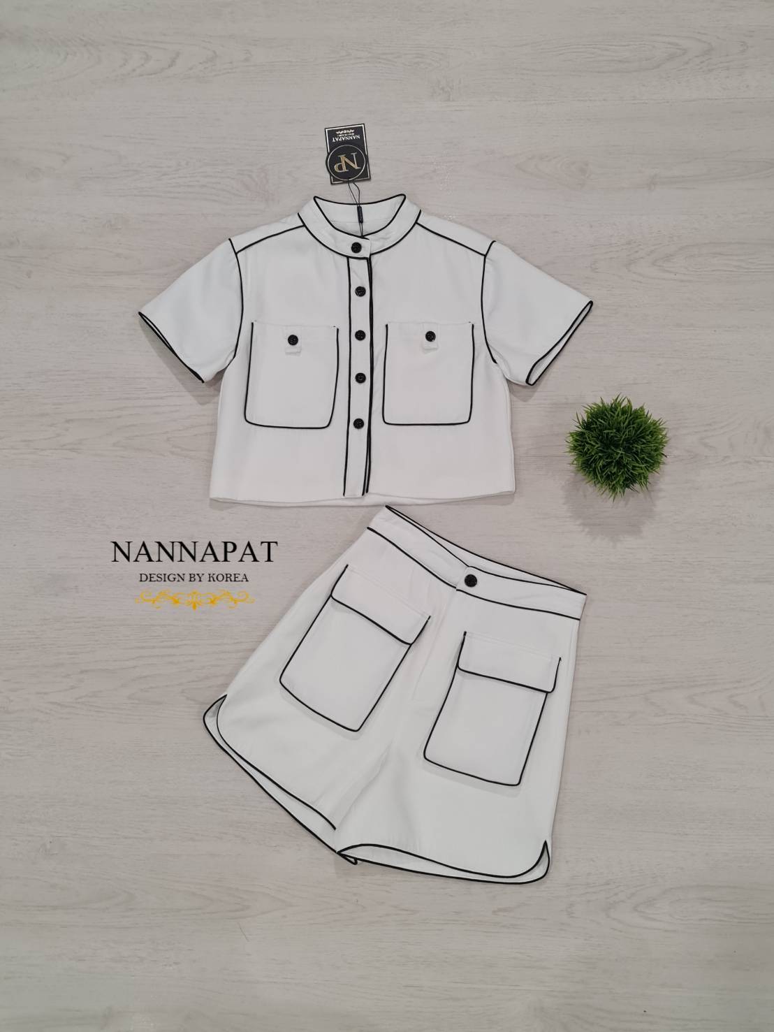 เสื้อกระดุมหน้า กระเป๋าคู่ กางเกงทรงน่ารัก