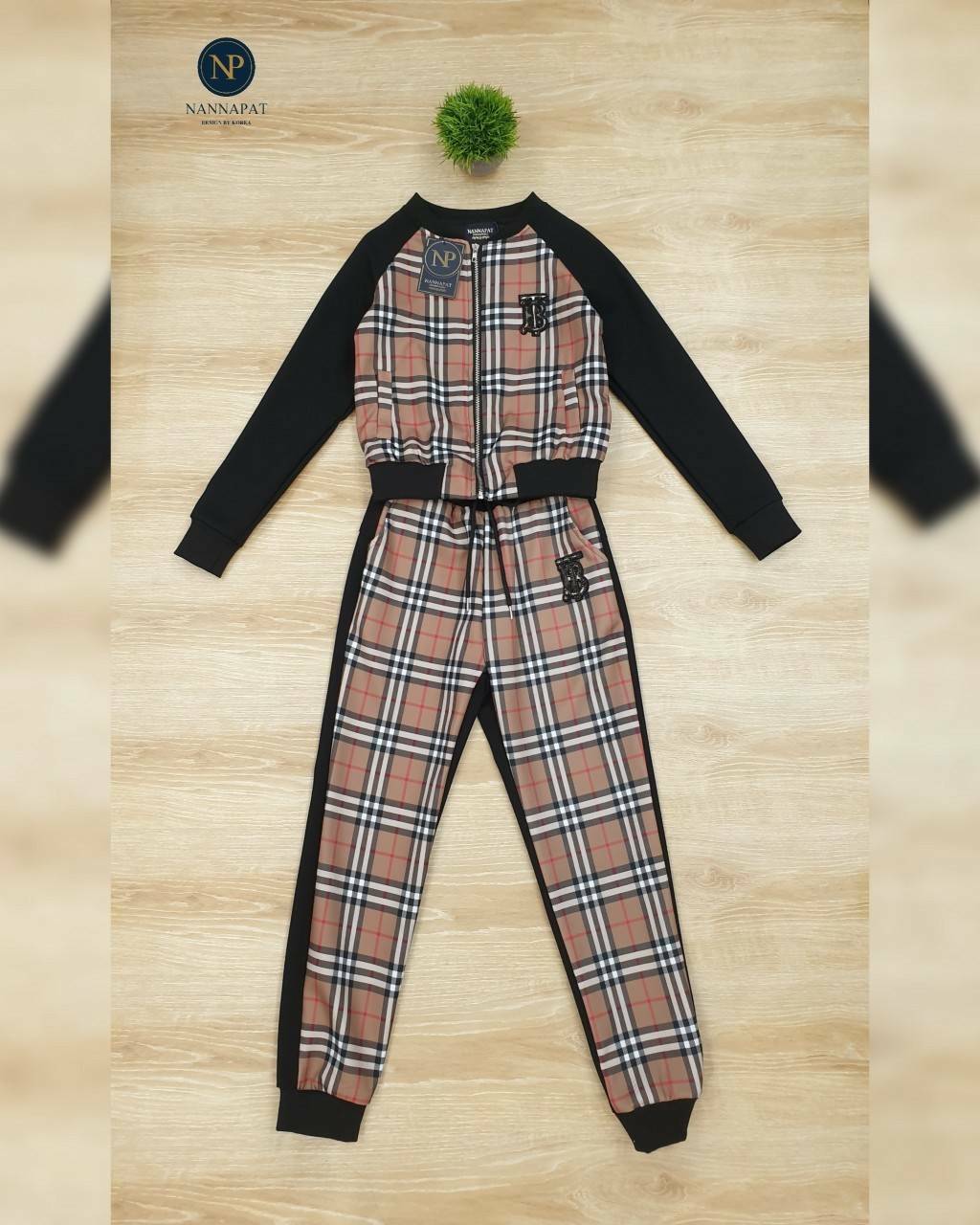 ตัวเสื้อซิปหน้า กางเกงเอวสม็อคมีเชือกผูก