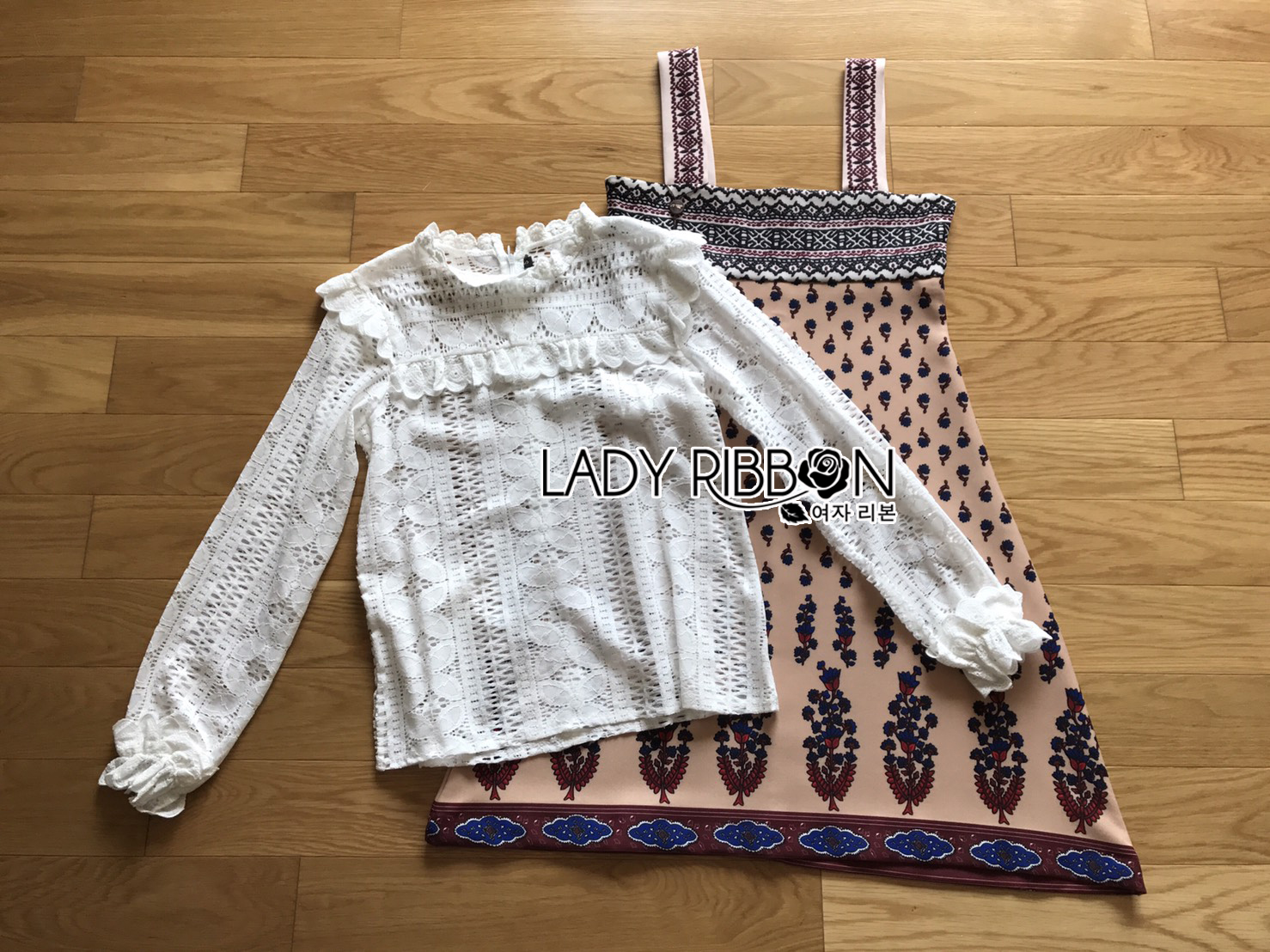 ตเสื้อลูกไม้สีขาวสไตล์เฟมินีน
