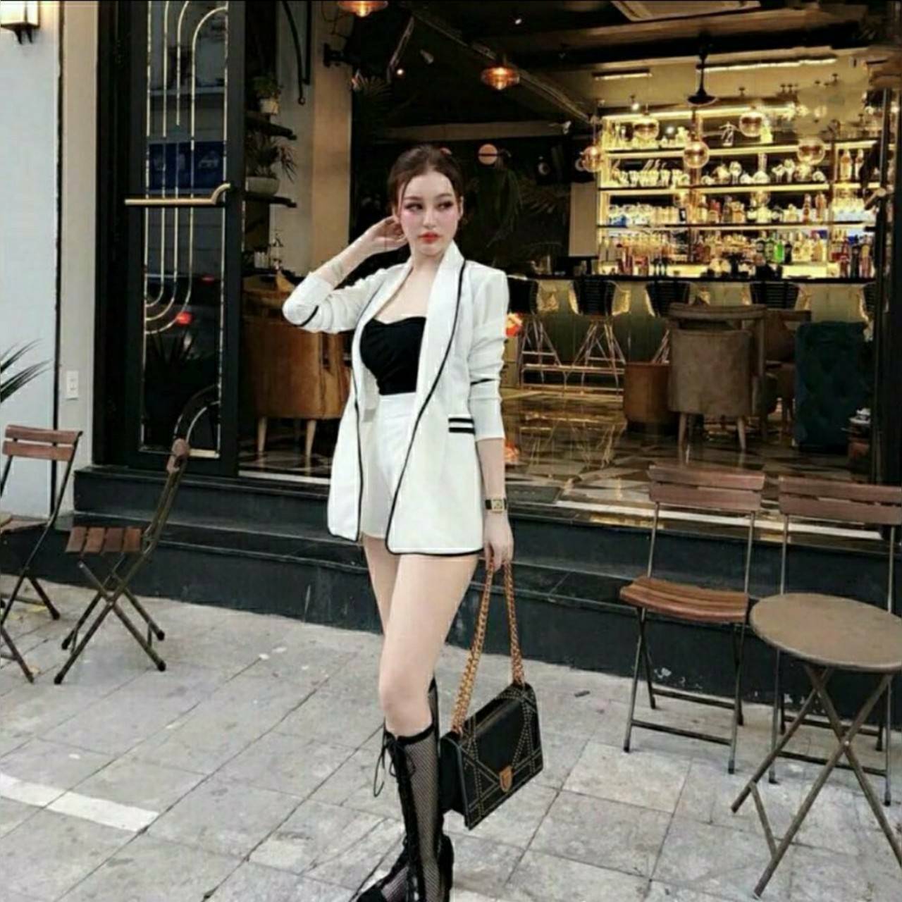 เสื้อคลุมแต่งแถบดำกระเป๋าคู่หน้า