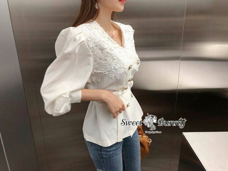 เสื้อคอวีป้ายอกเฉียงข้าง ใช้ผ้าลูกไม้