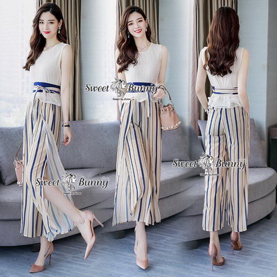 เสื้อแขนกุด ชายระบายนิดๆ มีเข็มขัดผ้าผูกเอว