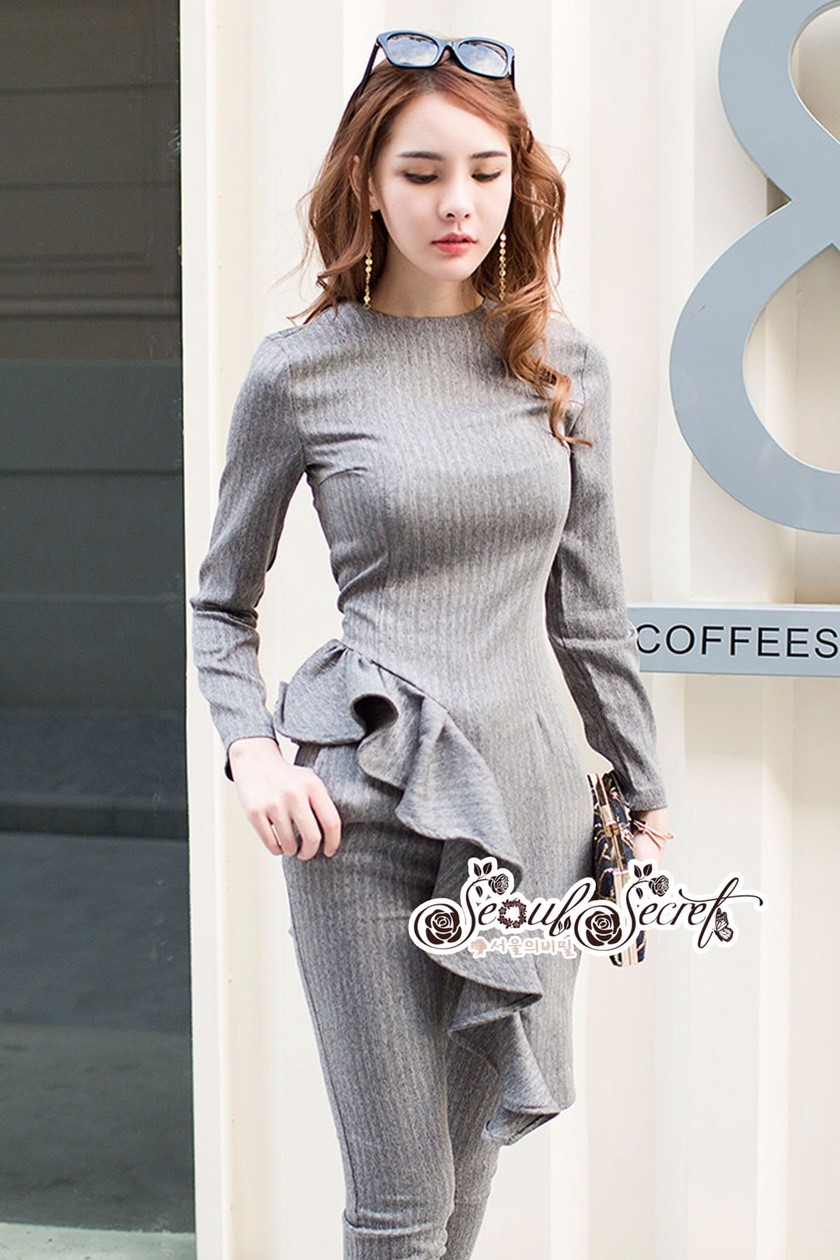 ผ้าคอตตอนทอลายริ้วทั้งตัวนะคะ สวยหรูด้วยโทนสีควันบุหรี่