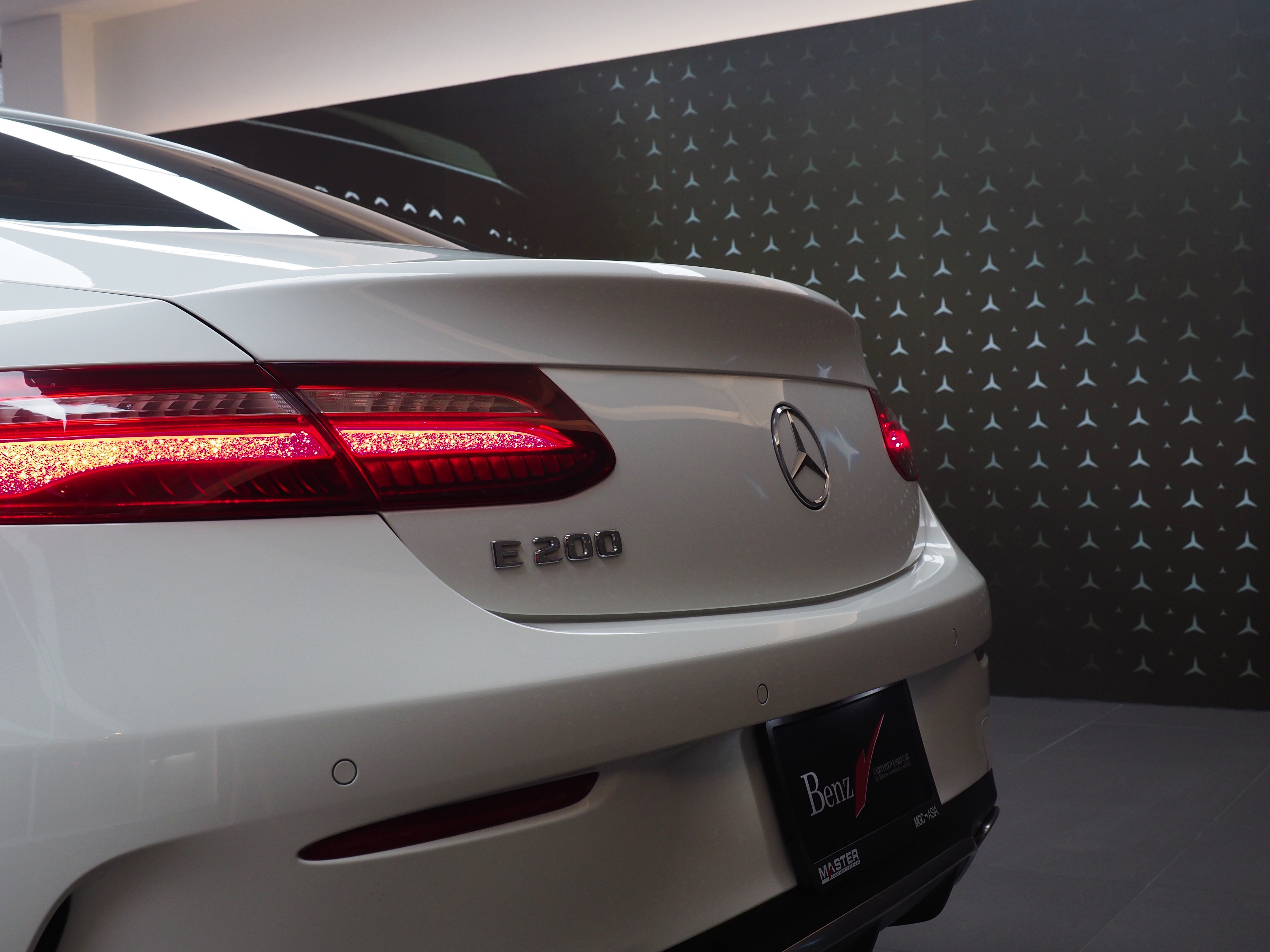 จองแล้ว E200 Coupe AMG Dynamic W238