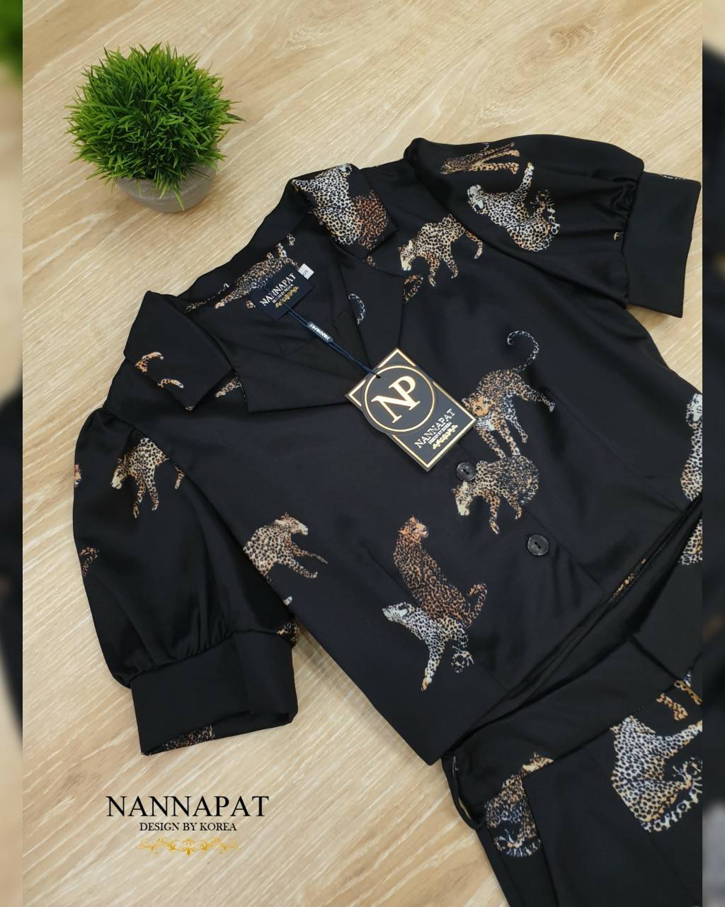 เสื้อกระดุมหน้า กางเกงมีกระเป๋าข้าง