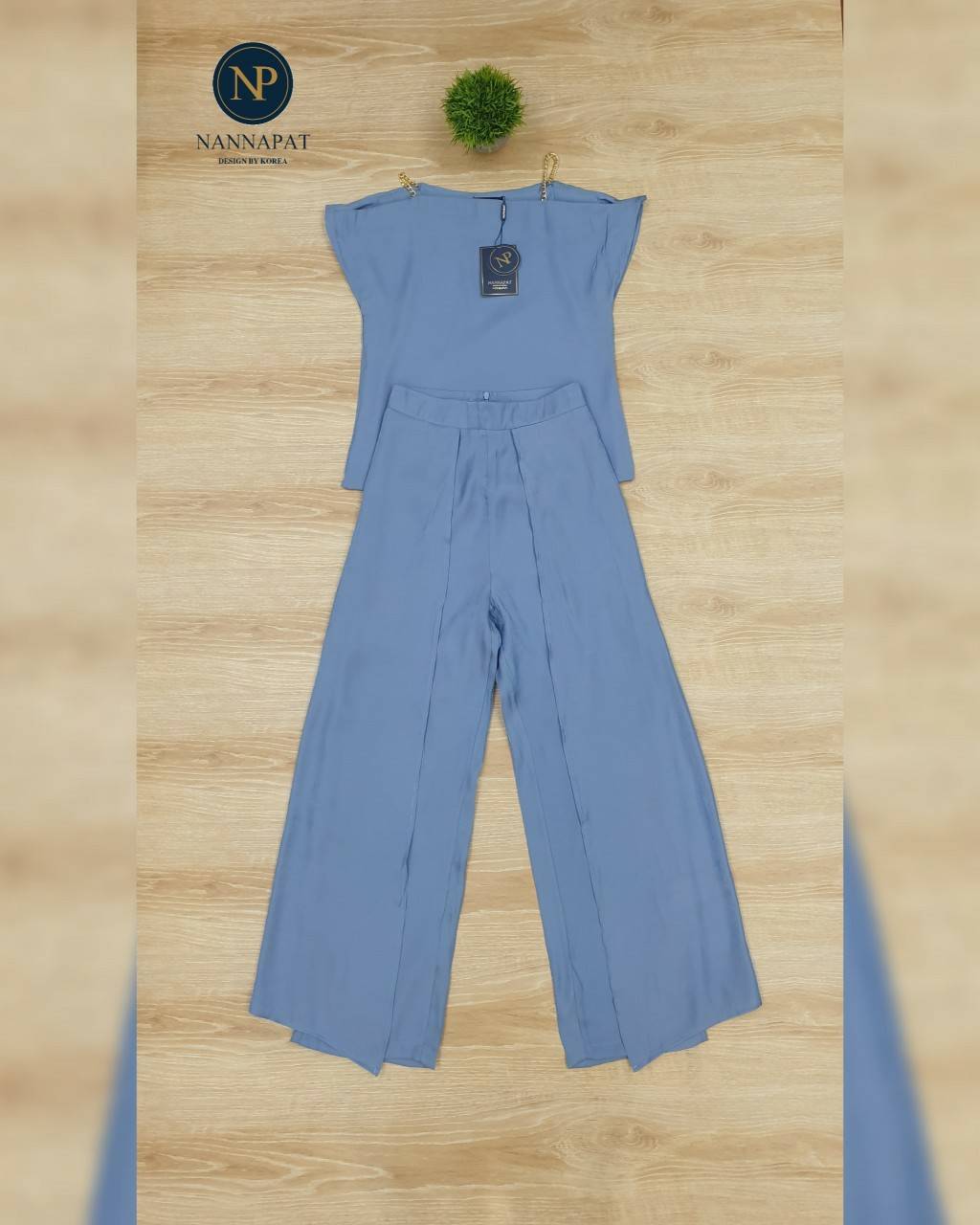 เสื้อสวมหัวไหล่โซ่ต่างระดับกางเกงขายาว