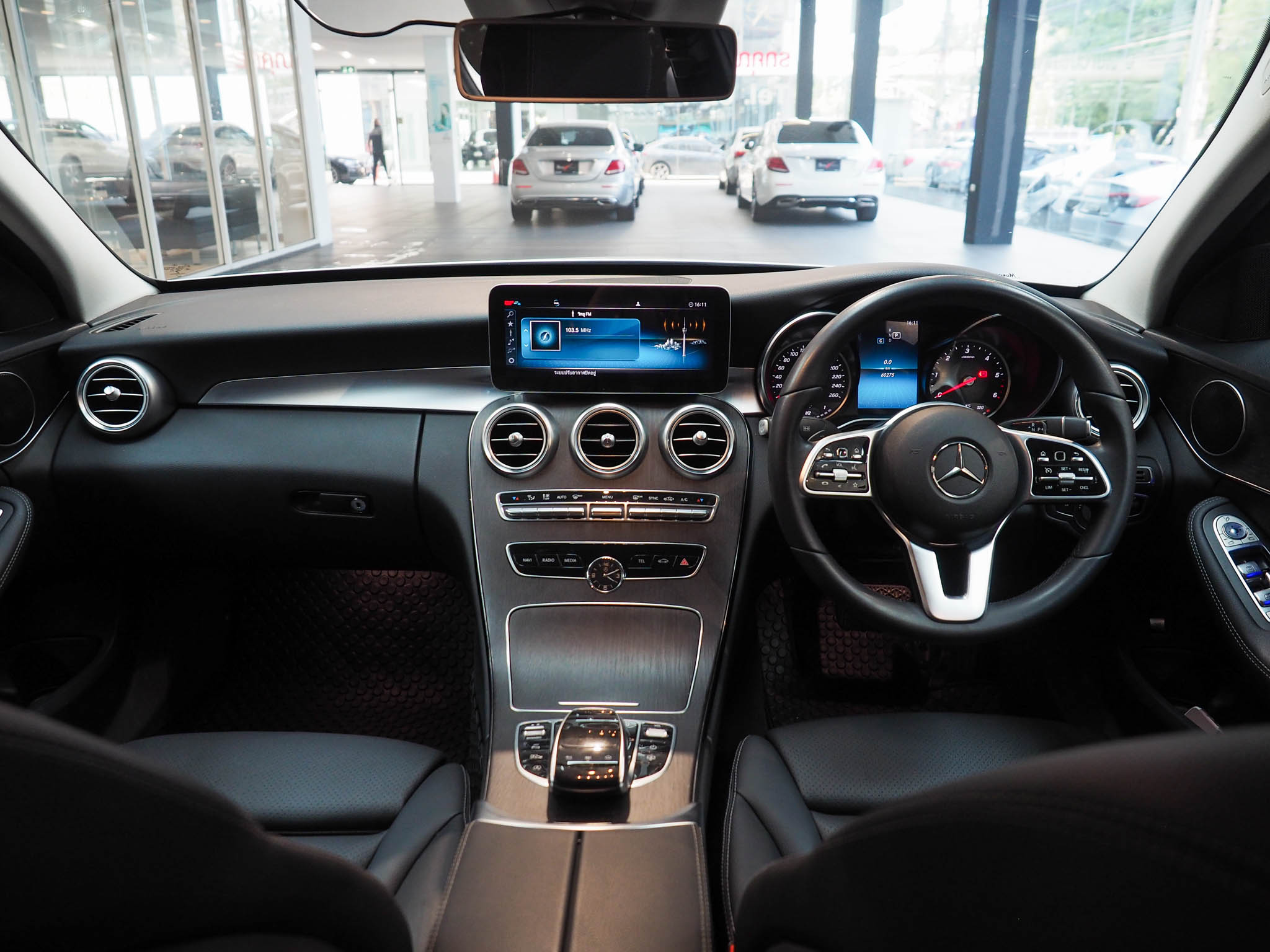 จองแล้ว C220d Avantgarde W205