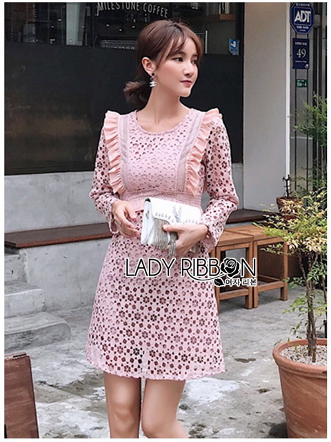 เดรสสั้นผ้าลูกไม้สีชมพูตกแต่งระบาย