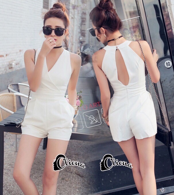 CN01010916 Cliona made'White Sensual Short Jumpsuite -จั้มสูท ขาสั้นคอวีโทนสีขาว