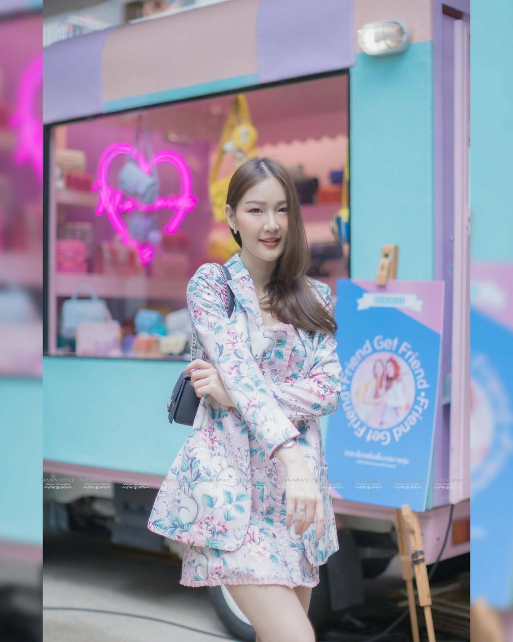 เสื้อสูทคลุมแขนยาวมีกระเป๋าสองข้าง