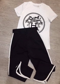 เสื้อสีขาวกางเกงขายาวชุดสกรีน