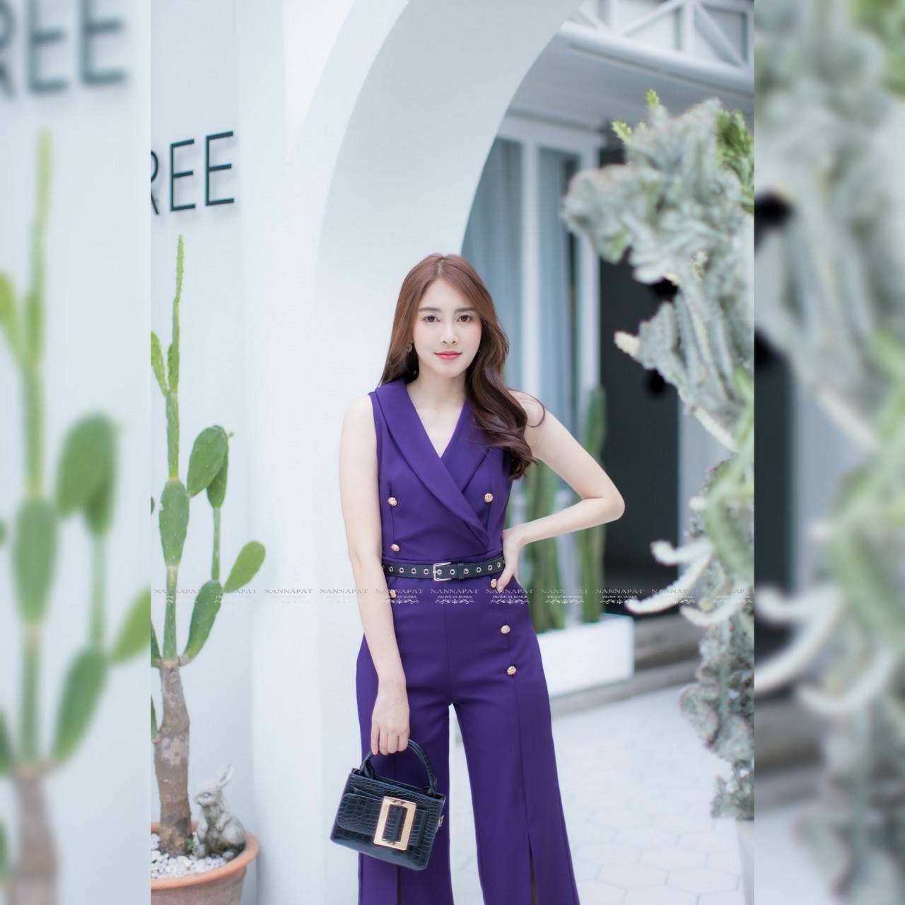 จั้มสูทแต่งกระดุมกางเกงผ่าหน้า