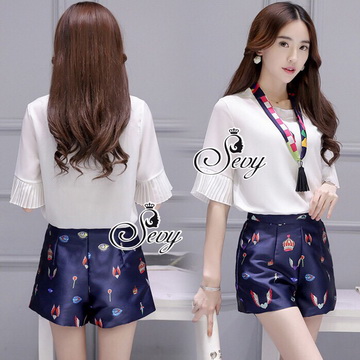 Lady Ribbon Online ขายส่งเสื้อผ้าออนไลน์ของแท้ SV08060716 🎉Sevy Two Pieces Of Wide Half Sleeve Necklace With Parade Shorts Sets