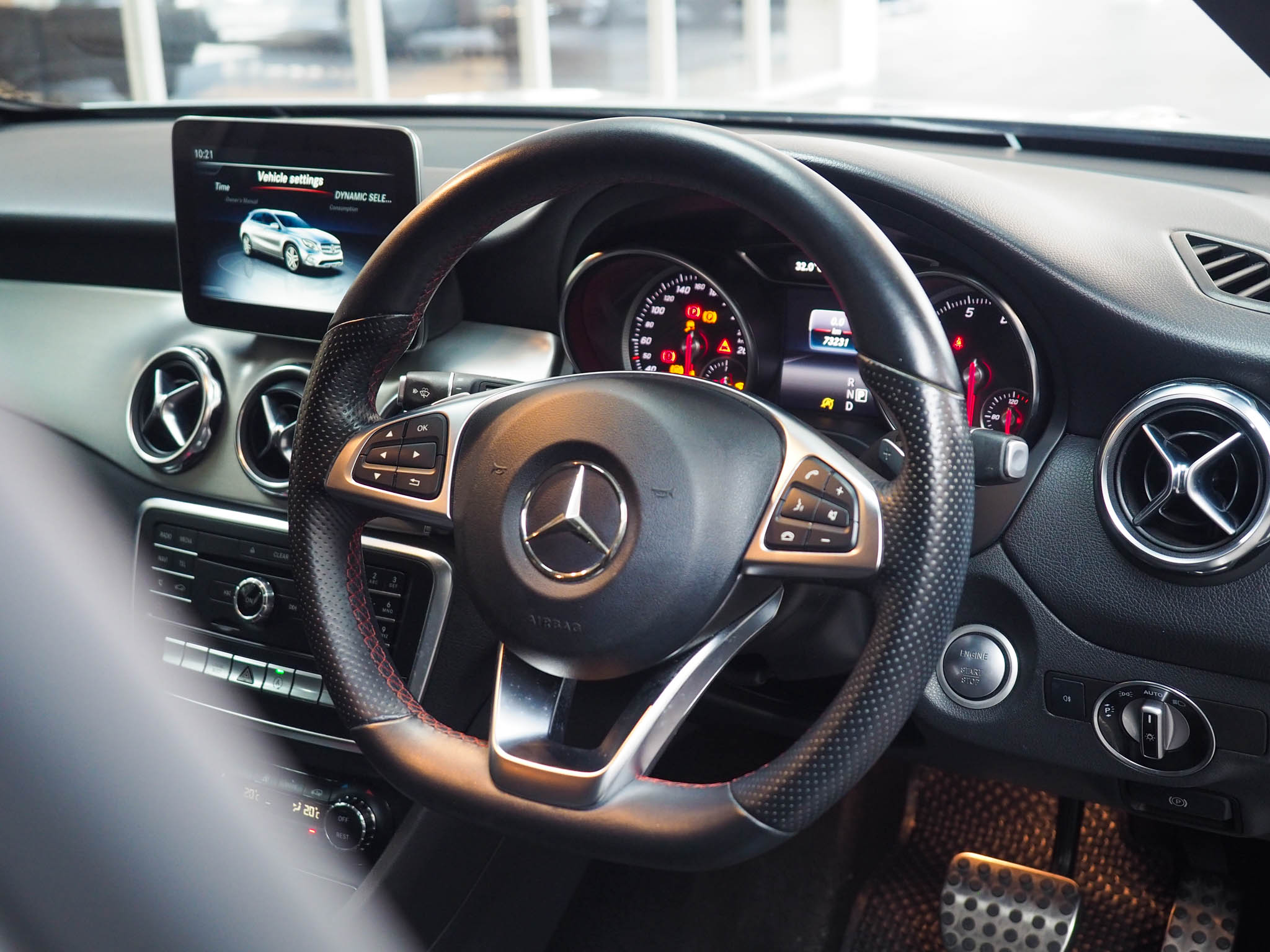 จองแล้ว GLA250 AMG Dynamic W156