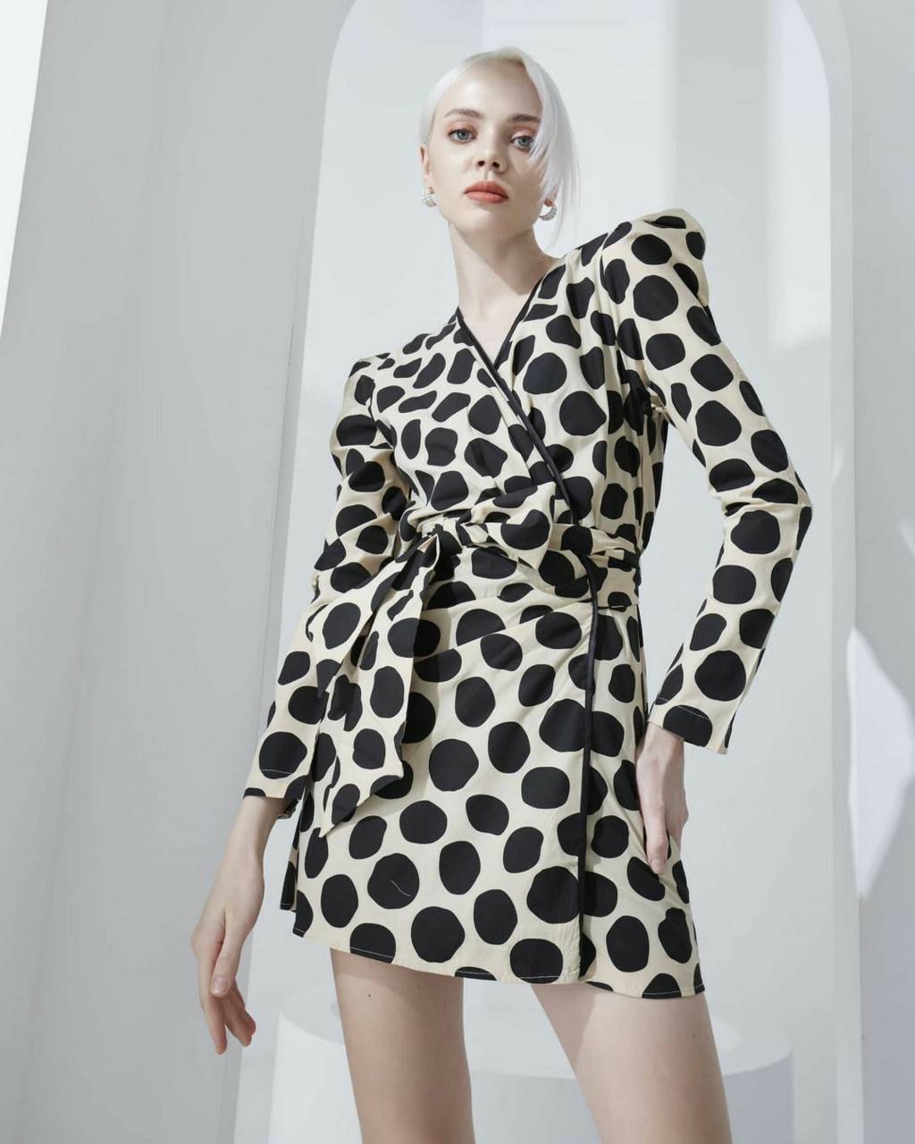 เพลสูทติดกระดุมหน้าพร้อมสายผูกเอว