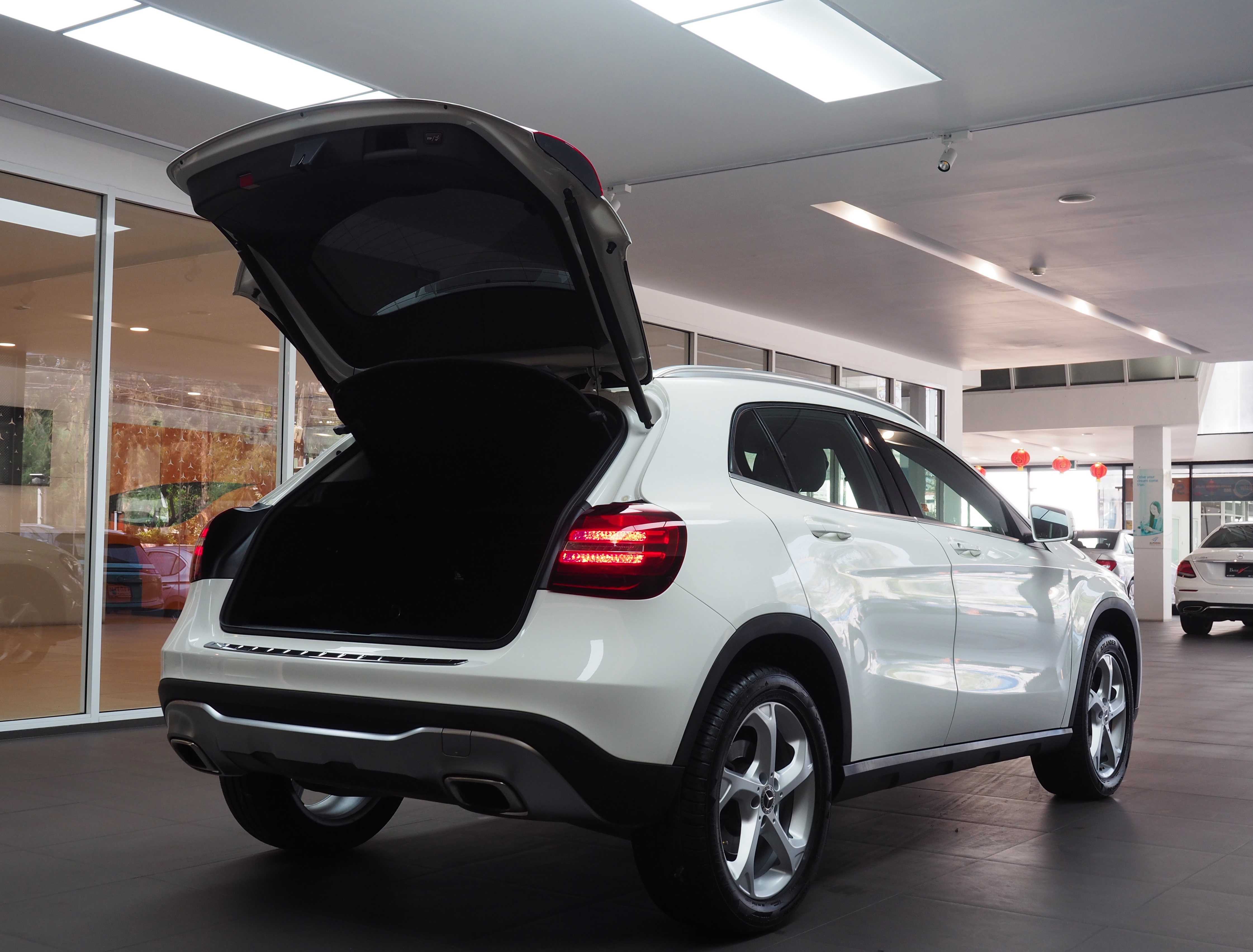 จองแล้ว GLA200 Urban W156