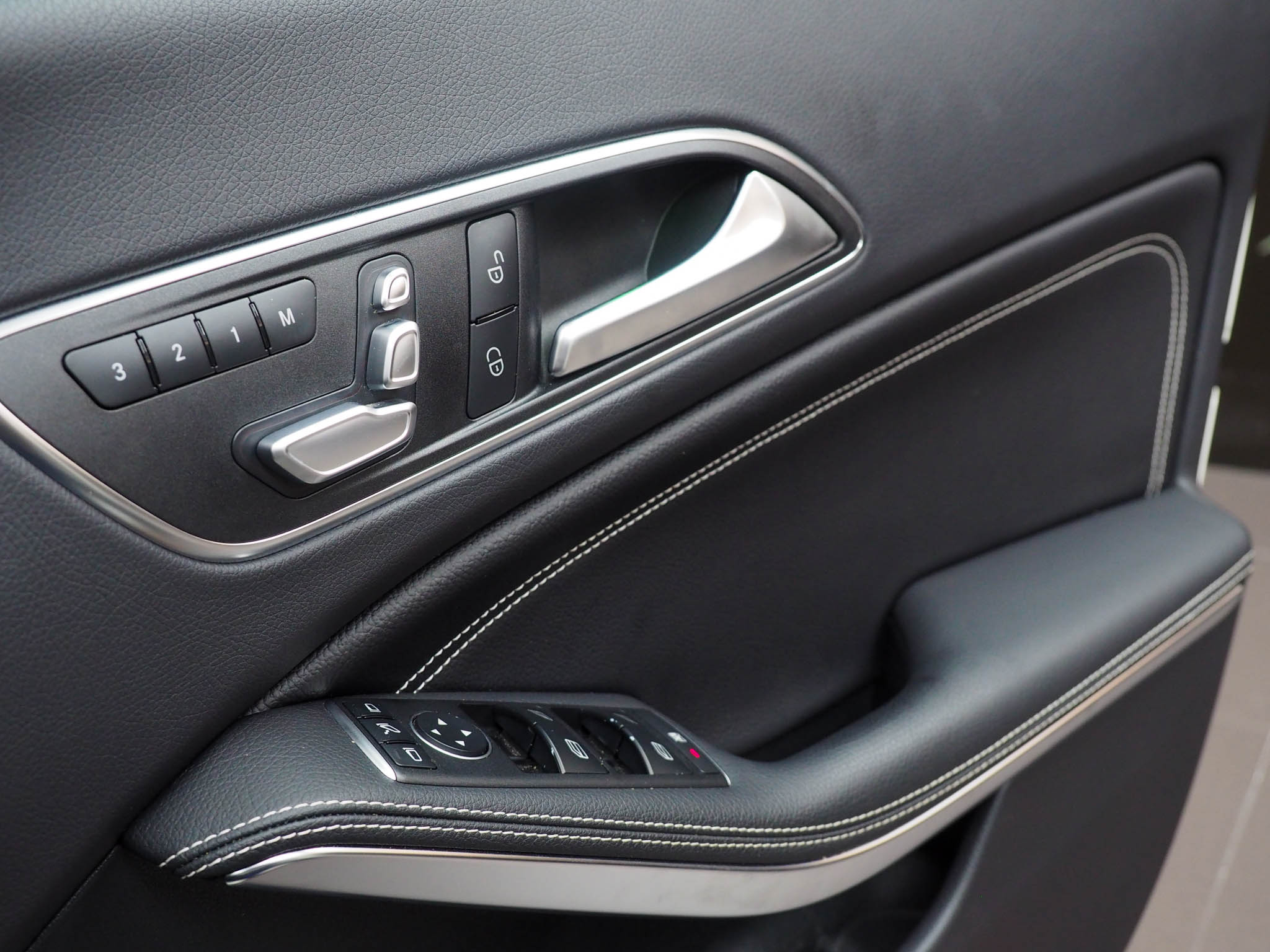 จองแล้ว CLA200 Urban W117