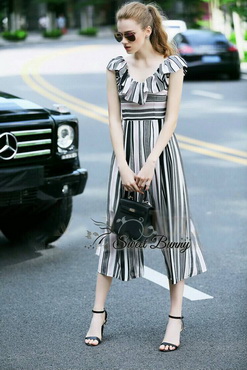 Lady Ribbon Online เสื้อผ้า ออนไลน์ ของแท้ SW19230616 Sweet Bunny Present... Stripe Button Front Jumpsuit