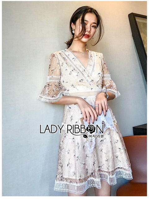เดรสสั้นผ้าลูกไม้ทอลายดอกไม้สีครีมสุดหวาน