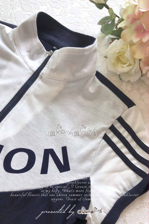 เสื้อยืดทรงแขนล้ำ ช่วงแขนคาดเเถบสปอต์