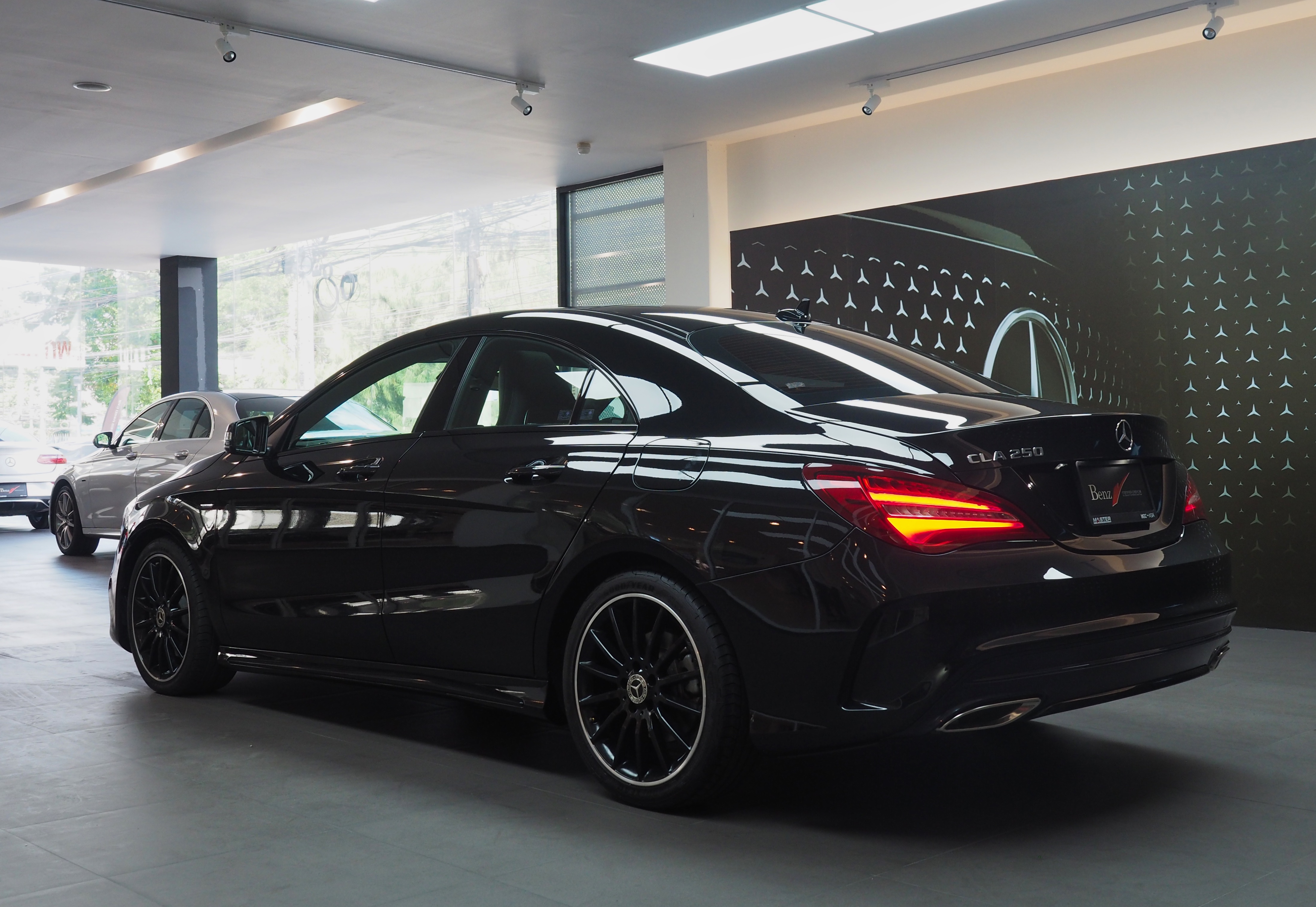 จองแล้ว CLA250 AMG Night Edition W117