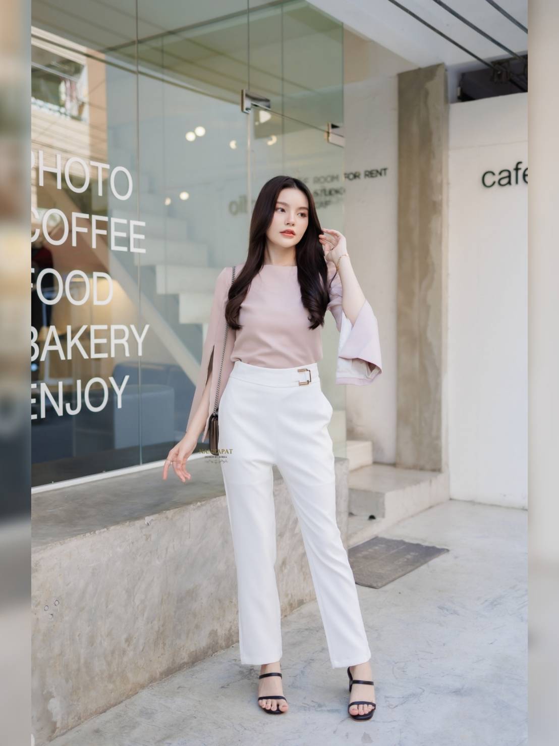เสื้อซิปหลัง แขนยาวแหวก