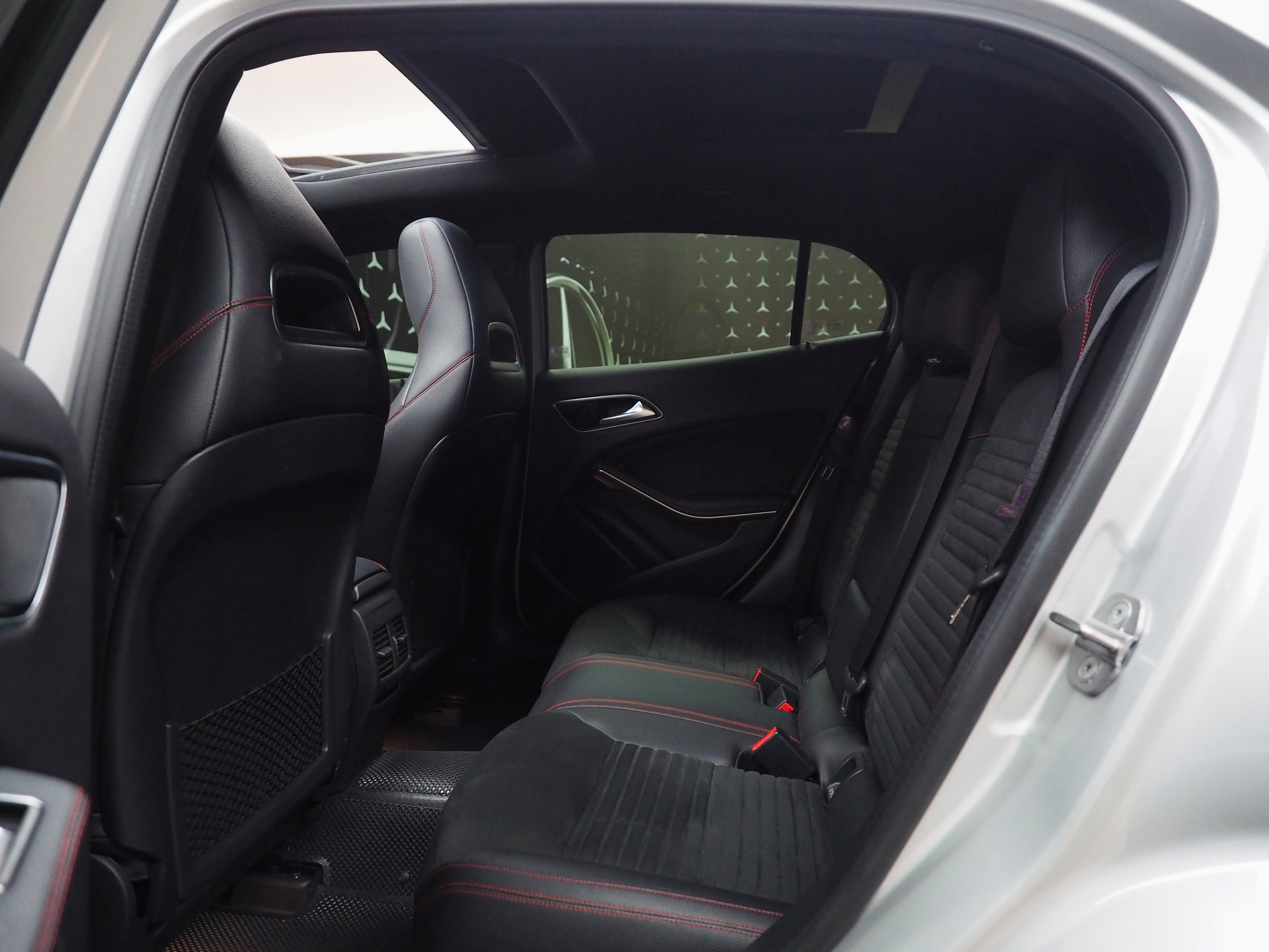 จองแล้ว GLA250 AMG Dynamic W156