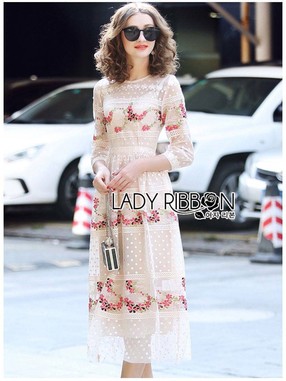 เดรสผ้าลูกไม้สีครีมปักลายดอกไม้สีขมพู