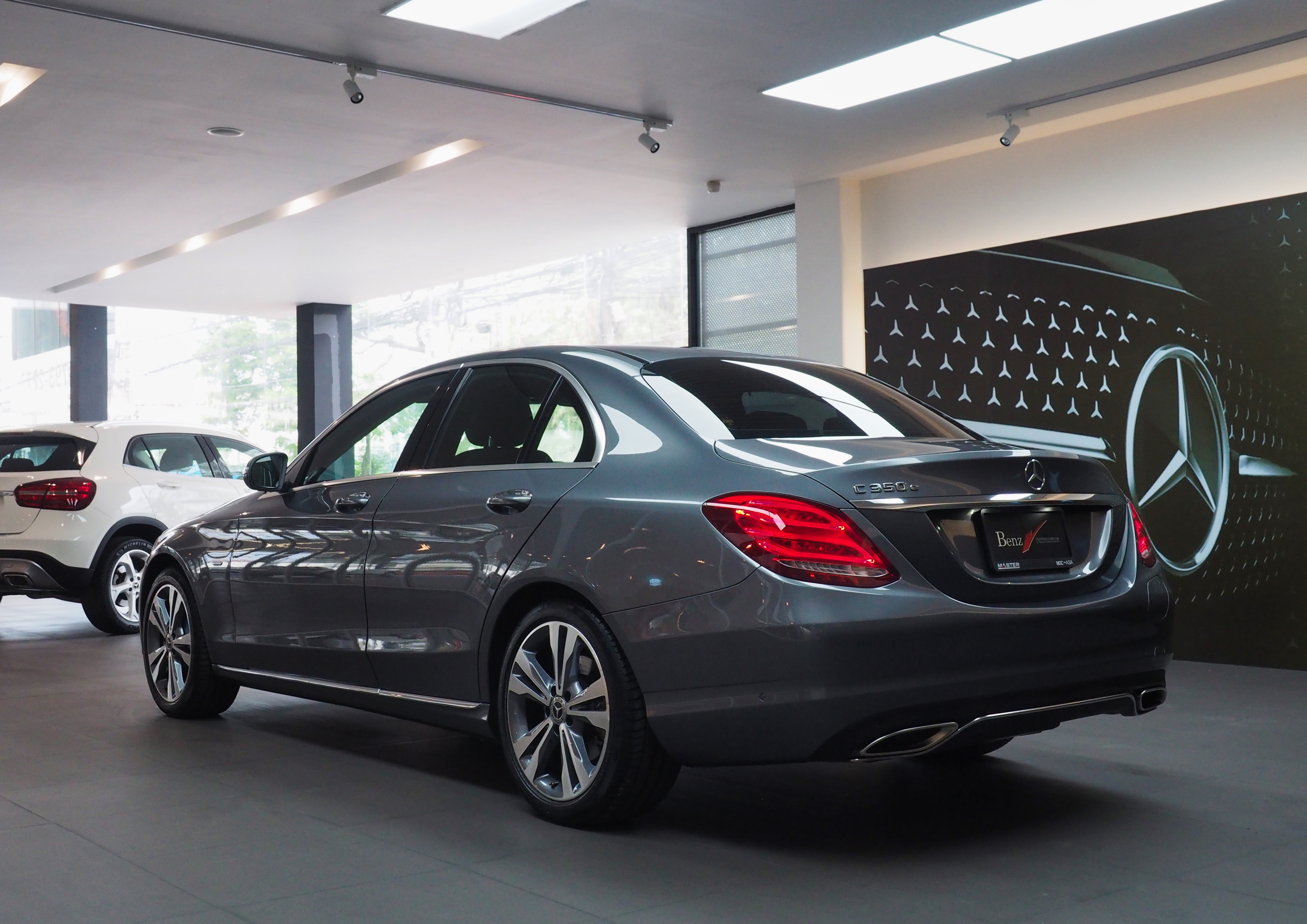 จองแล้ว C350e AMG Plug in Hybrid W205