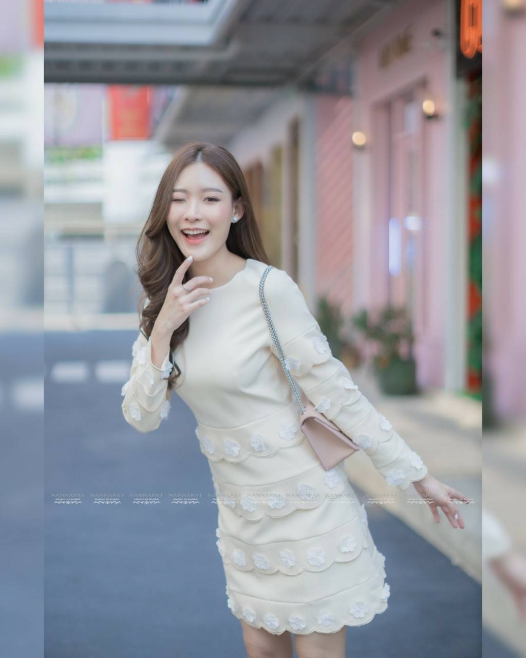 งานซิปหลังปักดอกไม่ทั้งตัว