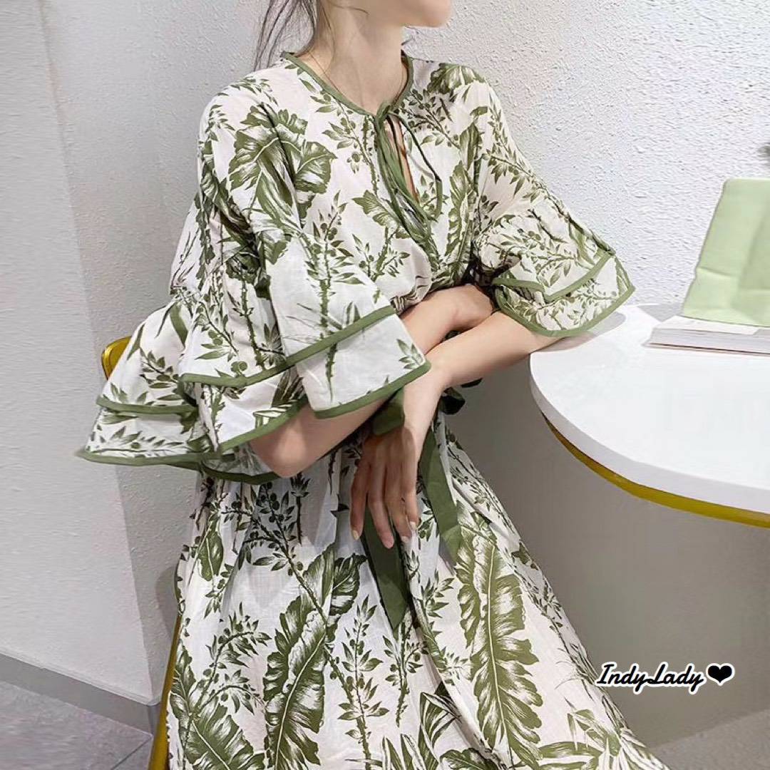 Dress แขนสั้นเป็นชั้นระบาย