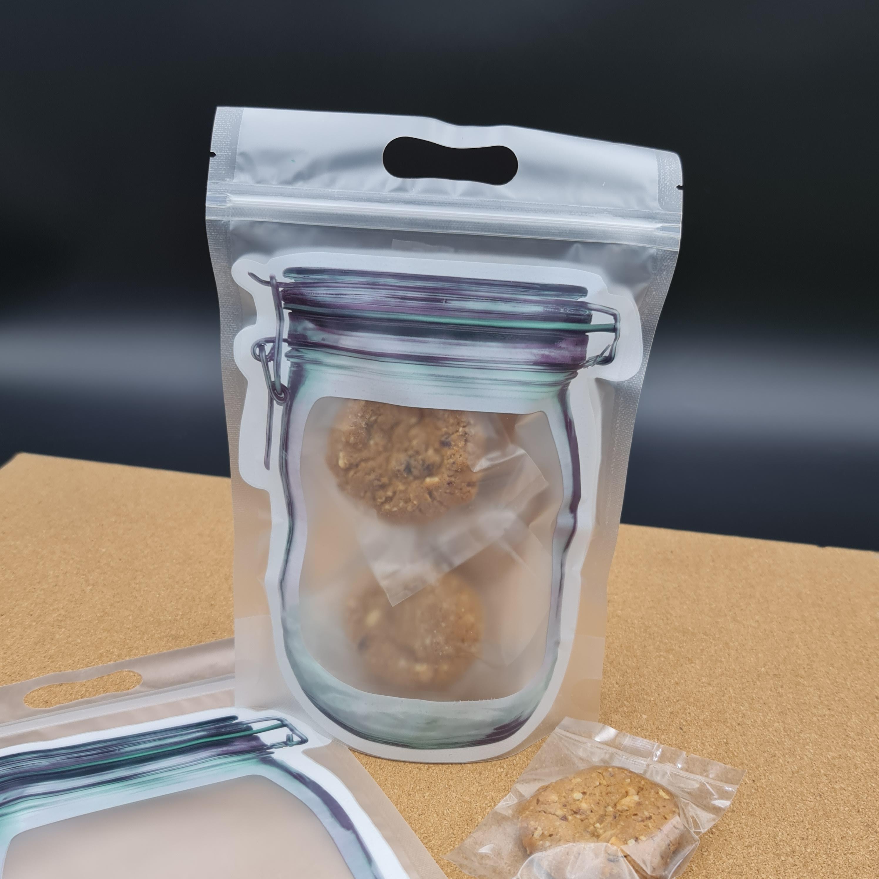 ถุงซิป มีหูหิ้ว ตั้งได้ ขวดขุ่นขอบขาว ขนาด15×22.5+ก้นถุง5.5cm. 50ใบ/แพ็ค 20ใบ/แพ็ค พลาสติก เบเกอรี่ j12