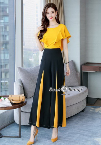 เสื้อผ้าสีเหลืองสวย คอกลมแขนระบายทรงสวย