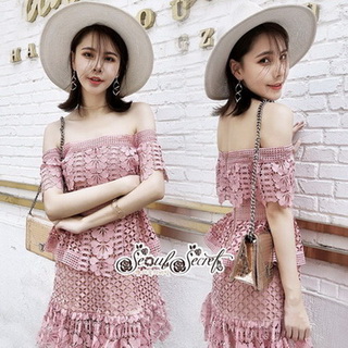 เดรสทรงเปิดไหล่ผ้าทอลายลูกไม้