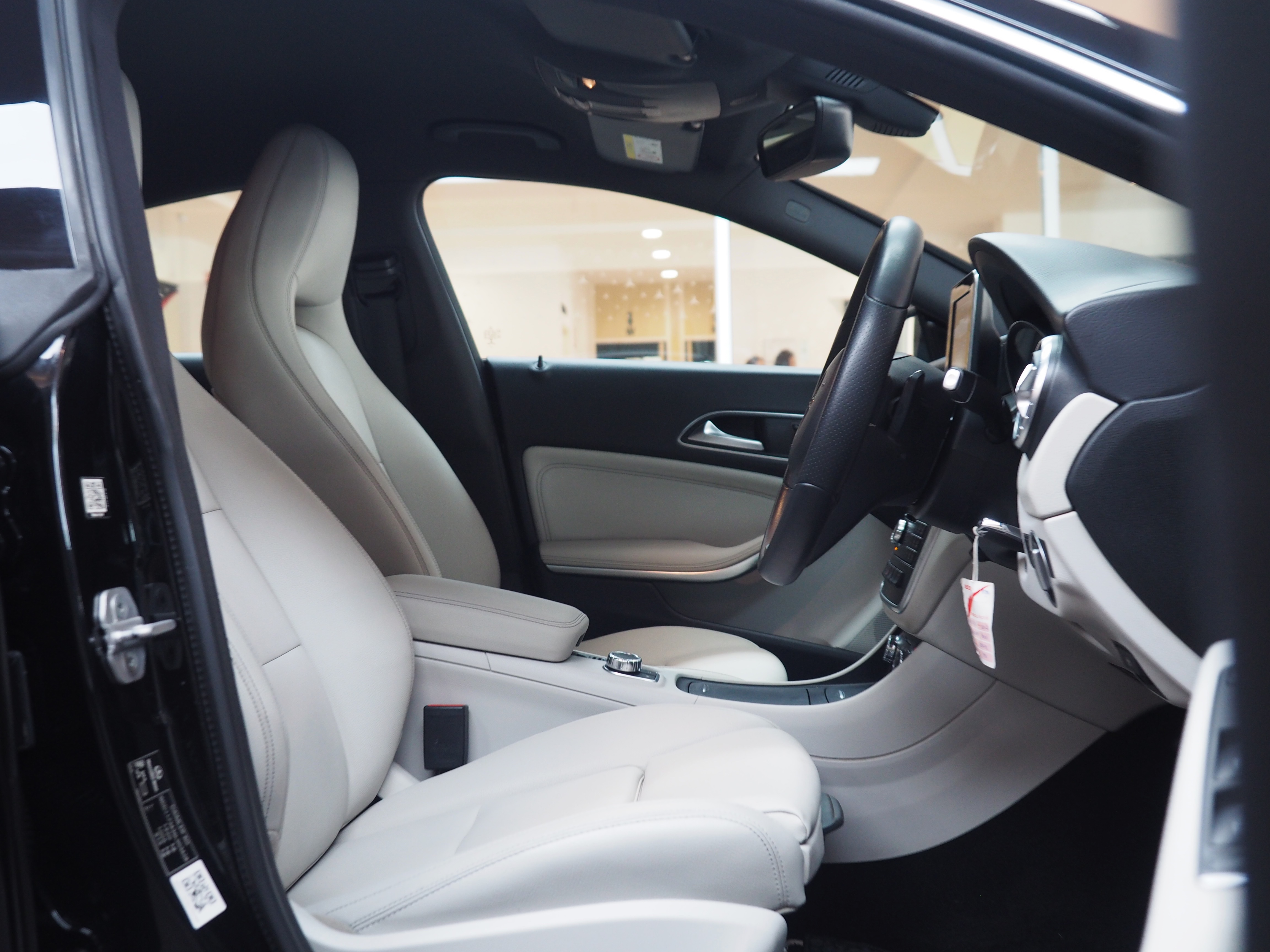 จองแล้ว CLA200 Urban W117