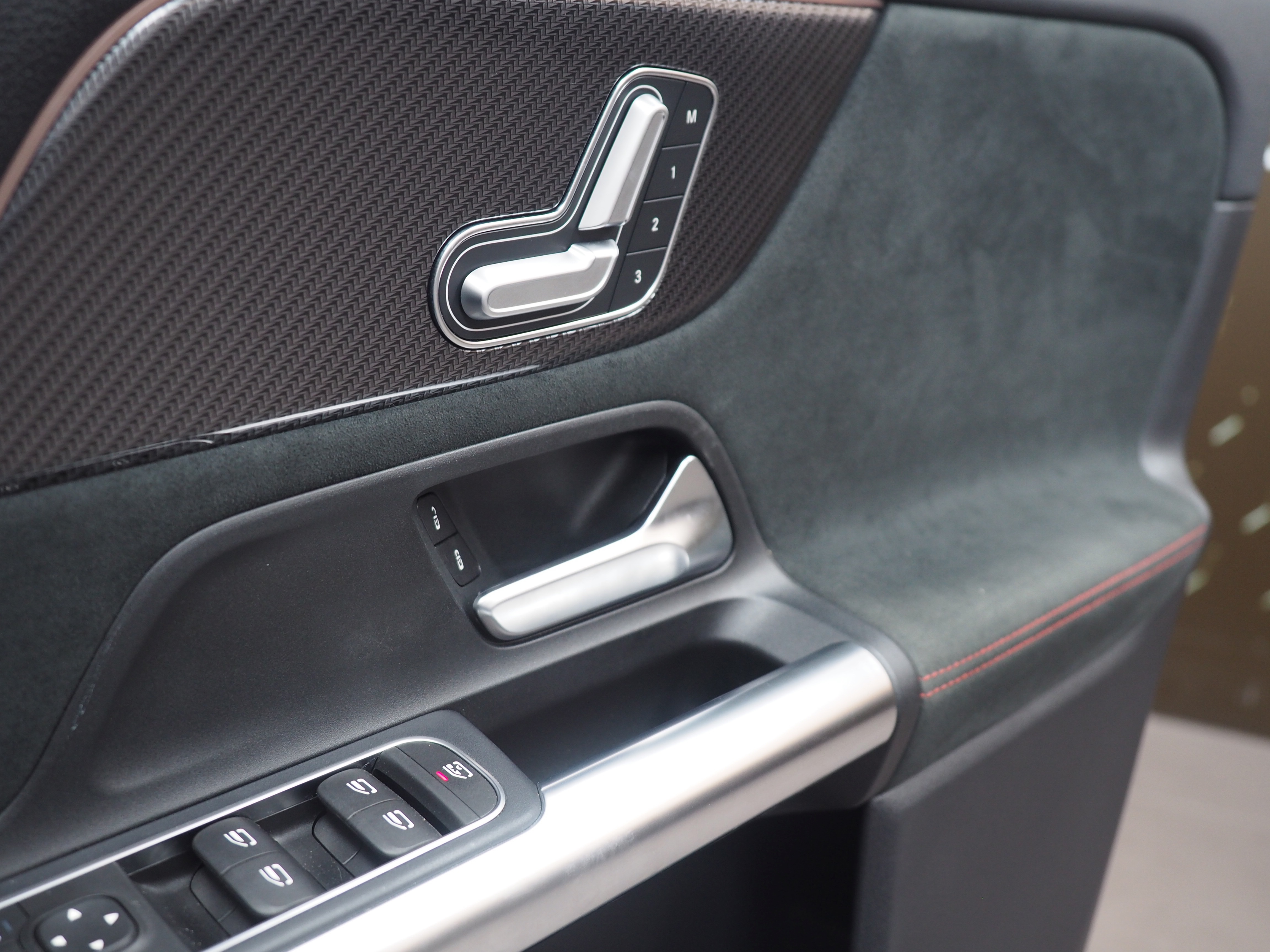 จองแล้ว GLA200 AMG Dynamic W247