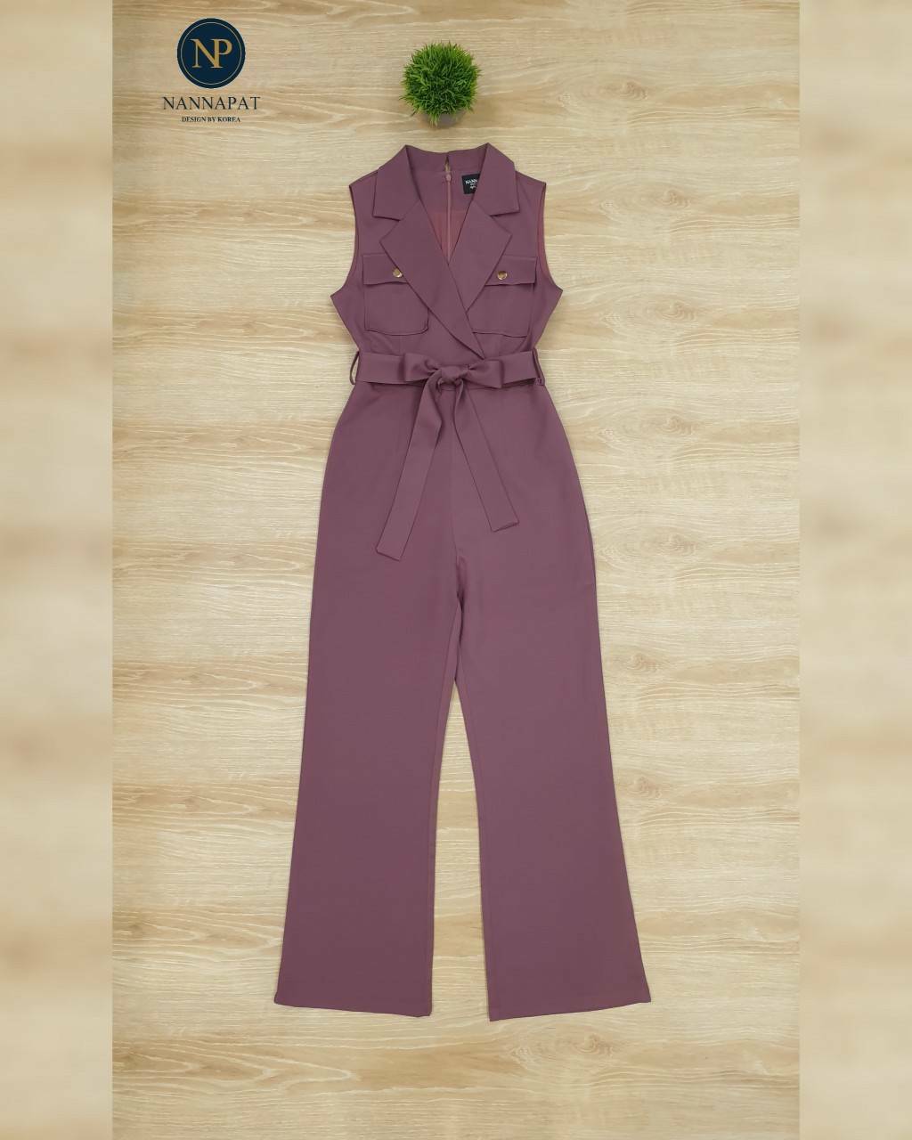 จั้มสูทซิปหลัง แต่งกระเป๋าคู่หน้าเก๋ๆ