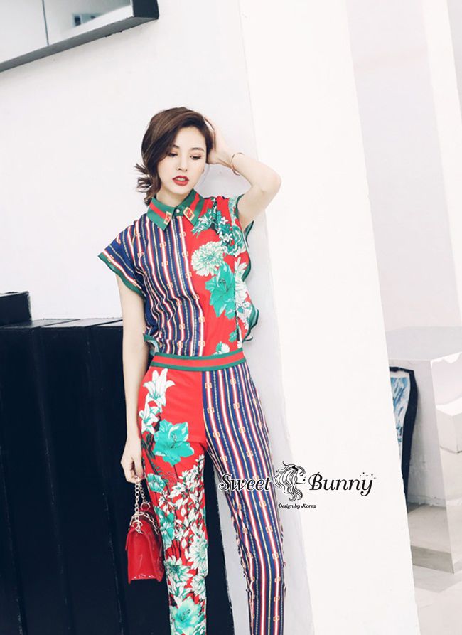 เสื้อเชิ้ตแขนกุดเย็บระบายจับจีบนชรอบวงแขน