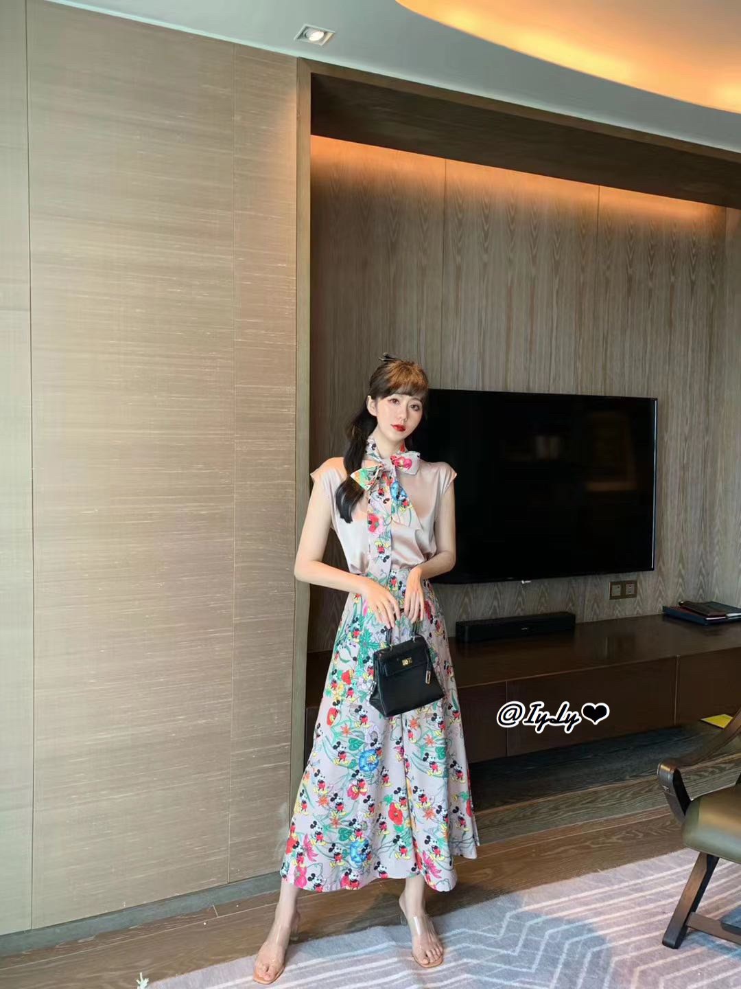 ตัวเสื้อแขนล้ำ เนื้อผ้า Silk Satin
