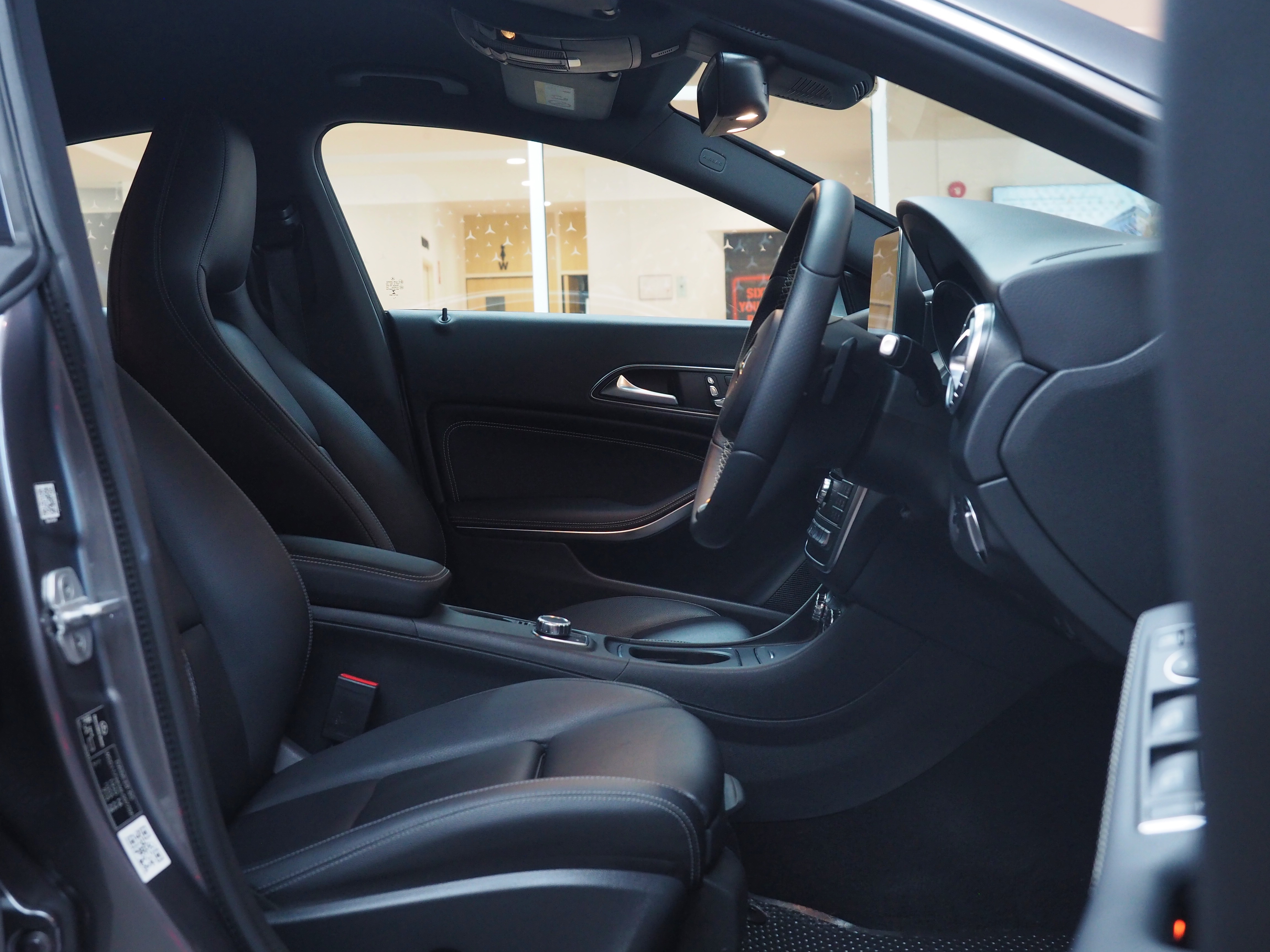 จองแล้ว CLA200 Urban W117