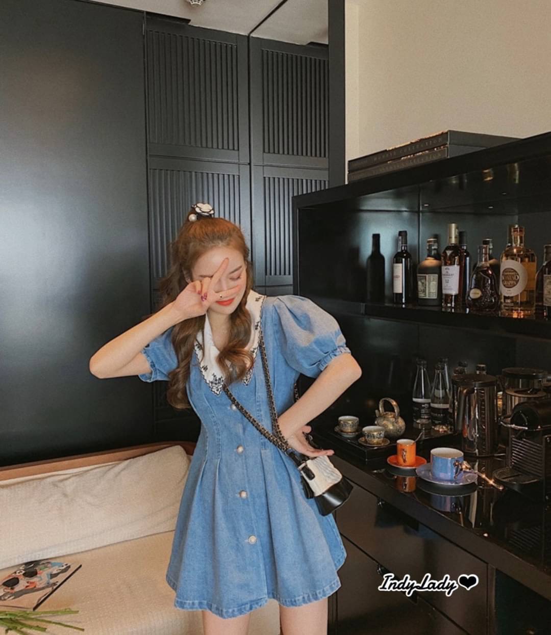 Mini dress เนื้อผ้ายีนส์ คอปกสีขาว