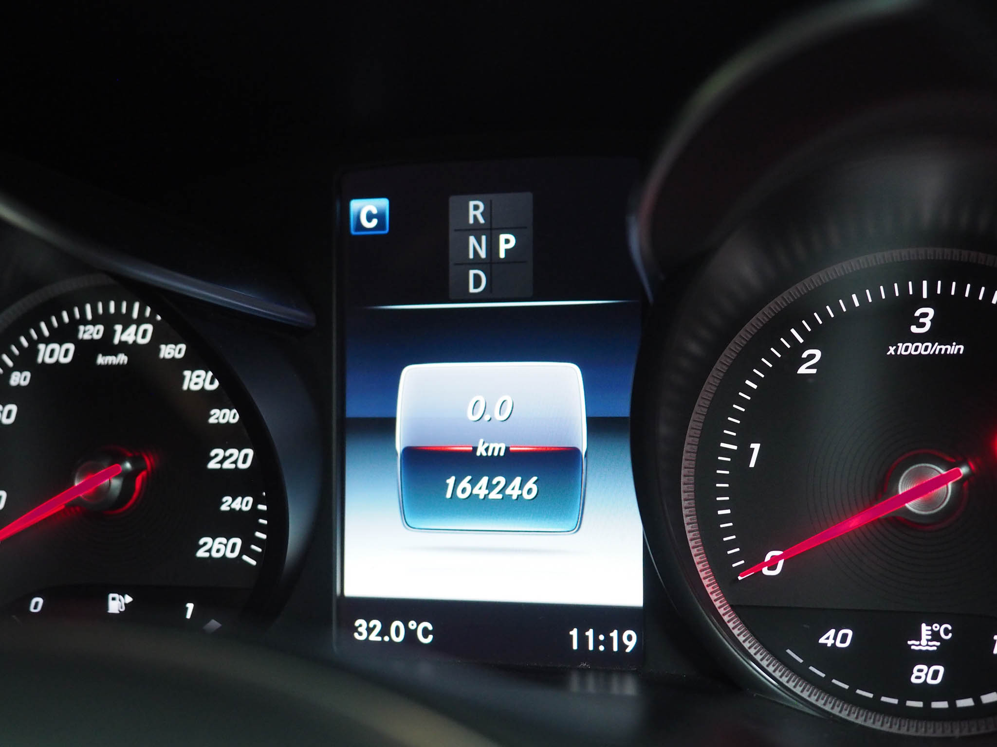 จองแล้ว GLC250d 4MATIC off-Road W253