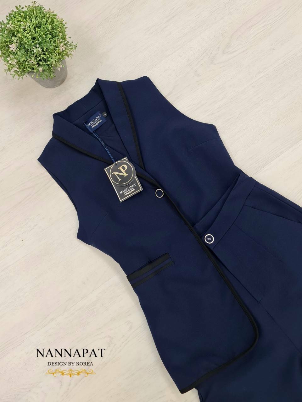 เสื้อแขนกุด ตัดเส้นดำเก๋ๆ กระดุมหน้า