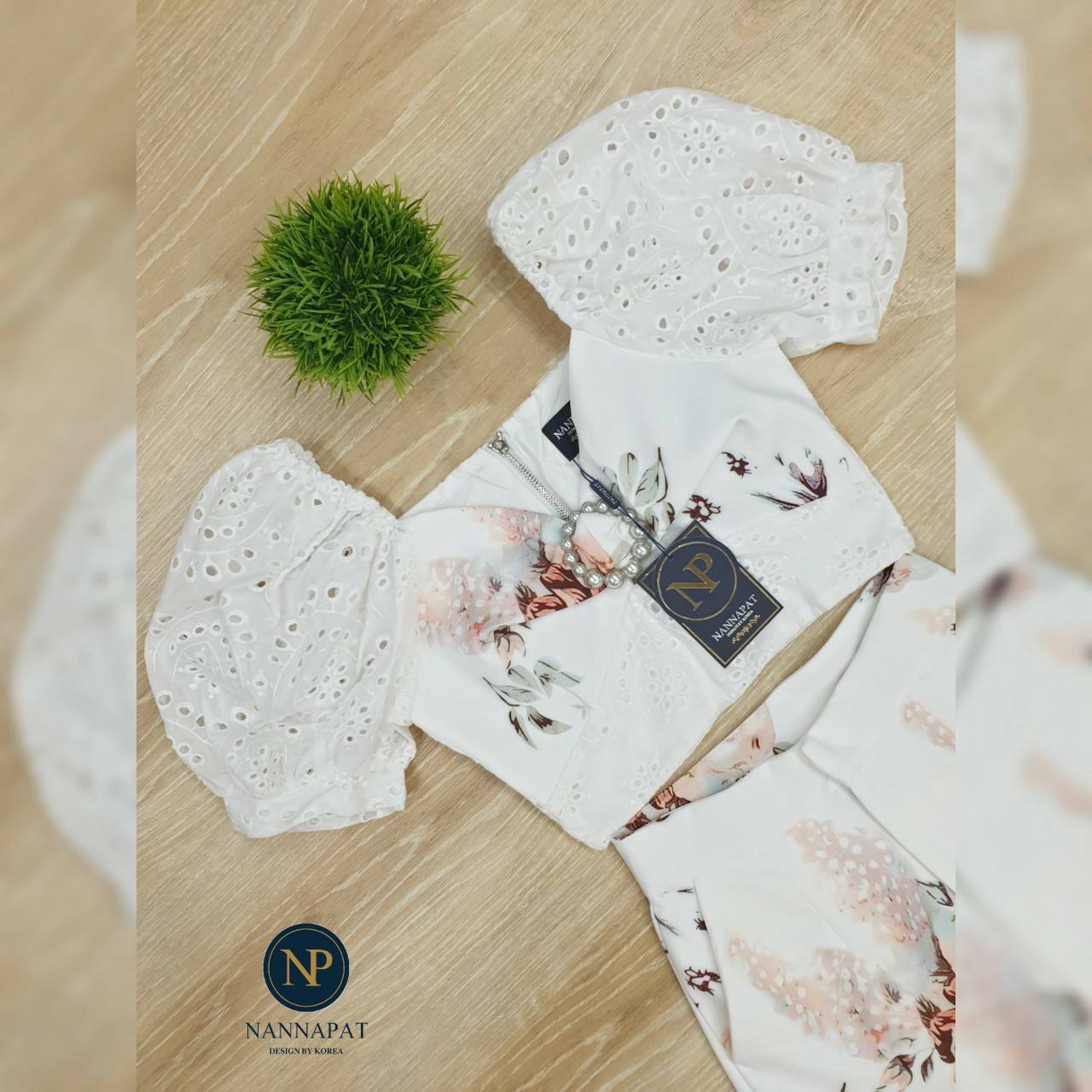 เสื้อคร็อปซิปหลังแขนตุ๊กตาผ้างานปัก