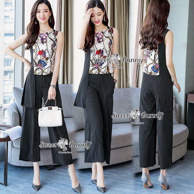 ผ้าพื้นดำริ้วขาวทั้งชุด เสื้อเก๋ด้วยเอาผ้า Silk satin พิมพ์ลายโซ่