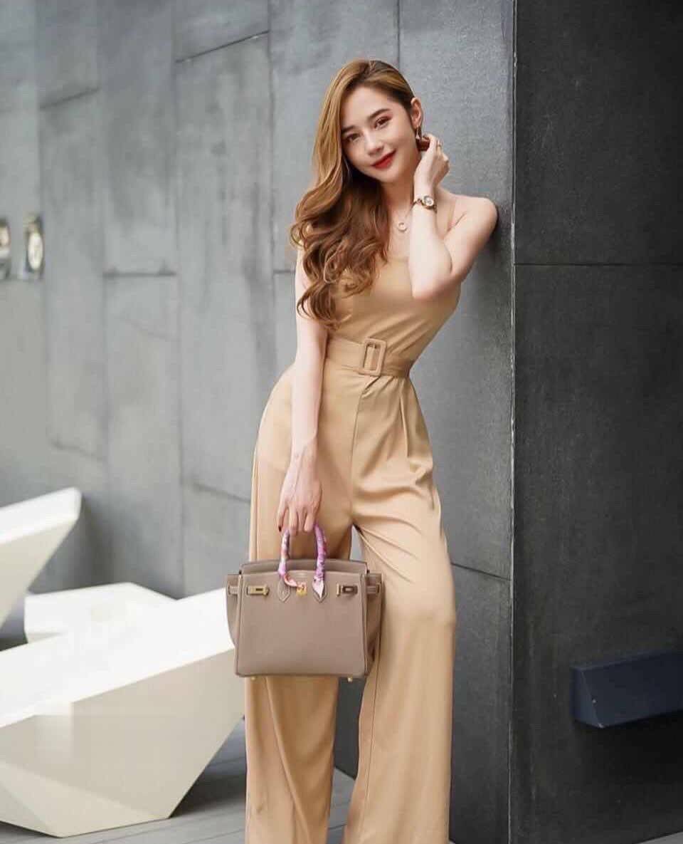 จั้มสูทสายเดี่ยว มาพร้อมเข็มขัด