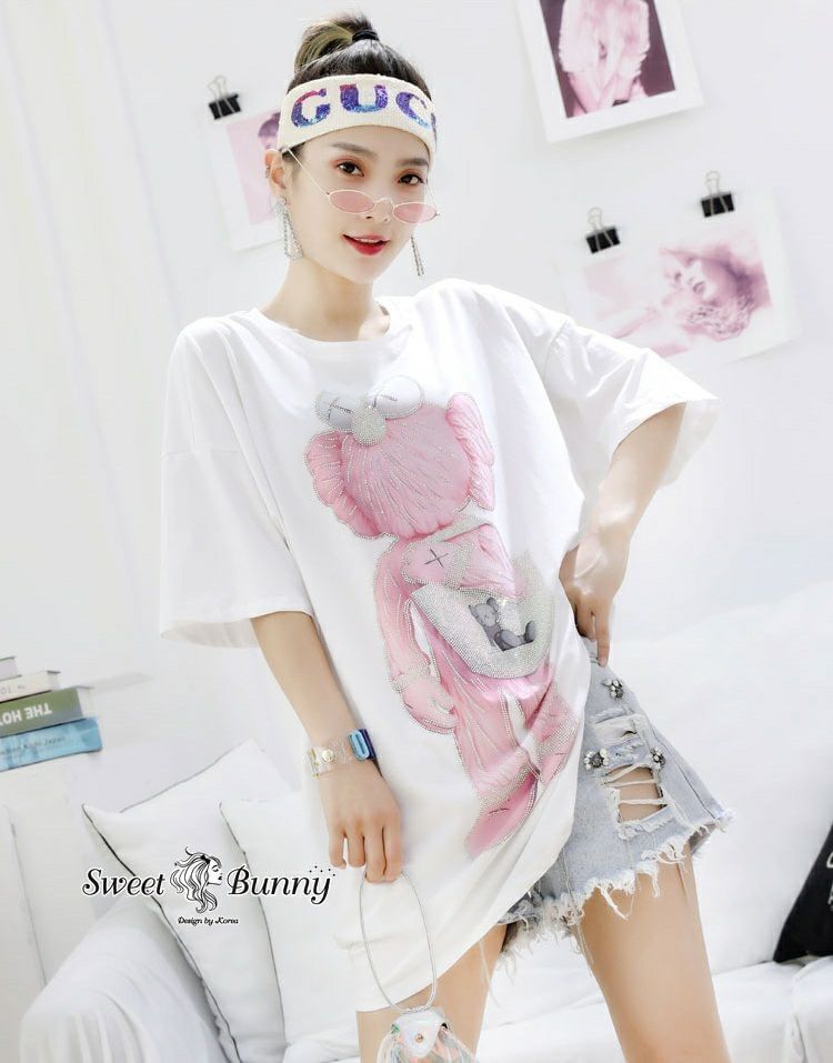 เสื้อยืดคอกลมแขนสั้นพิมพ์ลายหมีสีชมพู