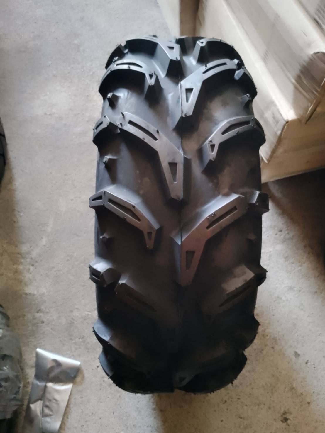 ยางรถเอทีวี (ATV) ยี่ห้อ DEESTONE รุ่น D932 ขนาด 26X10.00-12 , 26X12.00-12 , 27X10.00-12 , 27X12.00-12 , 28X10.00-12 , 28X12.00-12 , 24X11.00-10 , 25X10.00-12 , 25X12.00-10 , 25X12.00-9 , 25X8.00-12 ,25X12.00-9